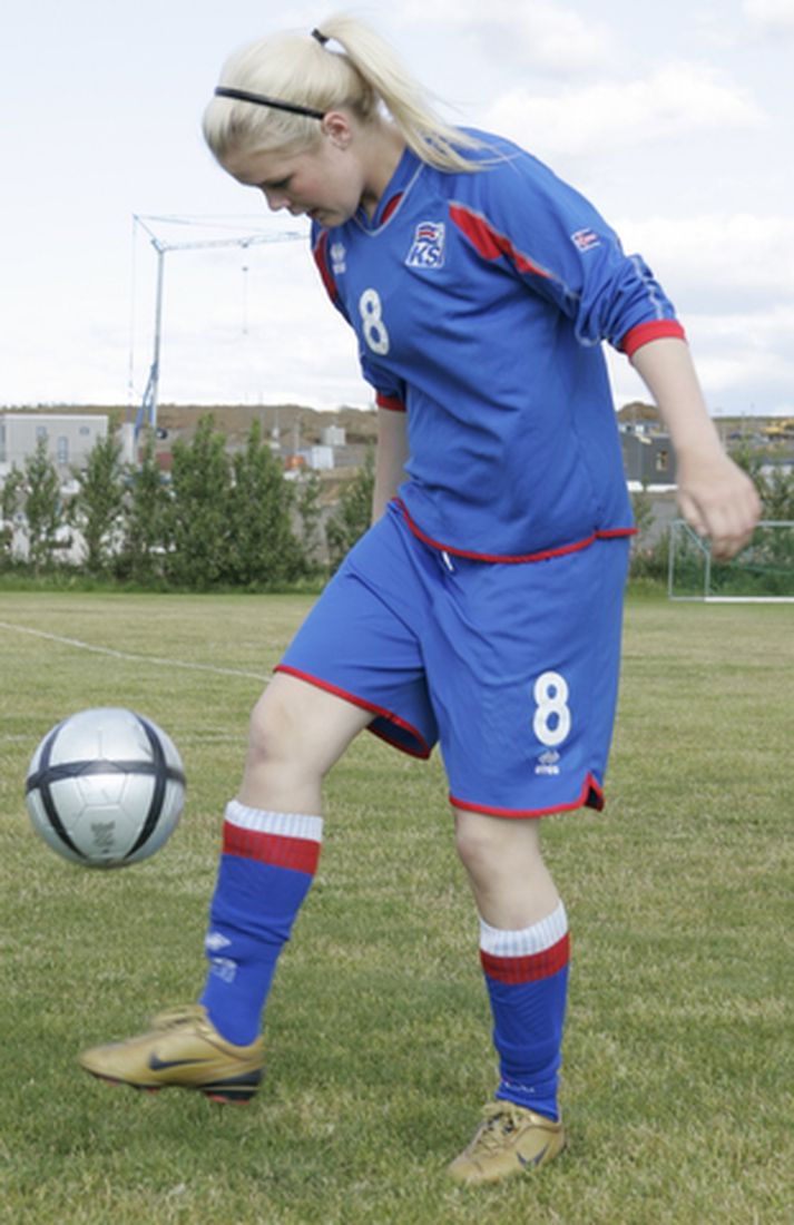 Arna Sif Ásgrímsdóttir skoraði glæsilegt mark í kvöld.