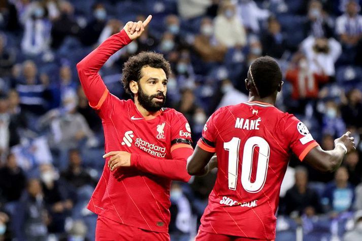 Mohamed Salah fagnar öðru marka sinna á móti Porto ásamt Sadio Mane.