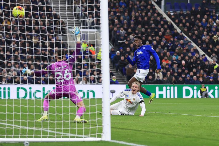 Thierno Barry jafnar metin í 1-1 fyrir Everton gegn Leeds United.