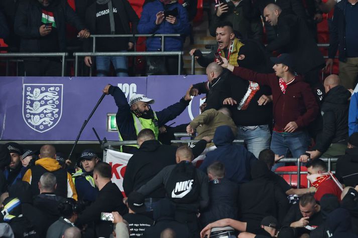 Ungverskir stuðningsmenn létu ófriðlega á Wembley eftir að hafa sömuleiðis beitt leikmenn enska landsliðsins kynþáttaníði á heimaleik sínum gegn Englandi.