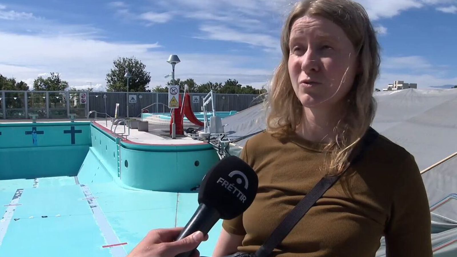 Laugin lokuð vegna flögnunar og lokað enn lengur næsta sumar