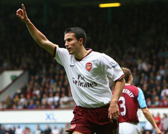 Van Persie skoraði eftir góðan undirbúning frá Adebayor