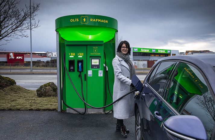 Fyrsti viðskiptavinurinn til þess að nýta sér þjónustuna var Natalie Ouellette, sem er kanadískur ríkisborgari. Hún er búsett á Íslandi og ekur á VW e-Golf.