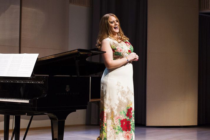 Í lok október 2016 útskrifaðist Berta með hæstu einkunn eftir mastersnám við Conservatorio Claudio Monteverdi í Bolzano á Ítalíu.