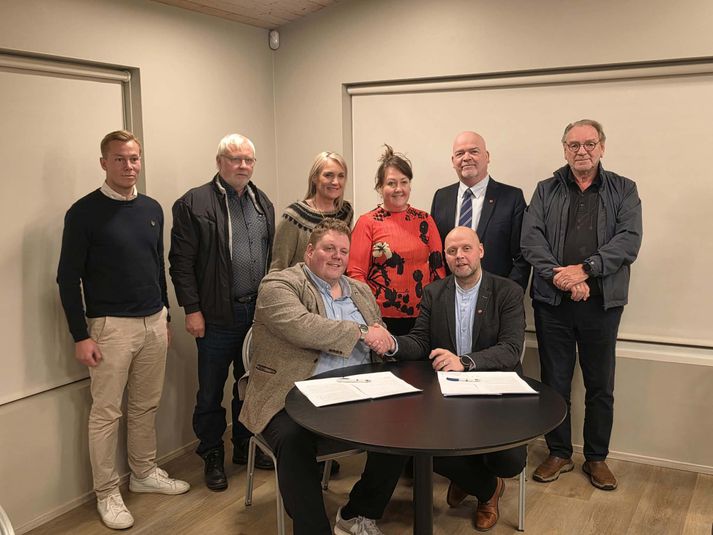 S-listi Samfylkingar og óháðra og B-listi Framsóknar og óháðra hafa náð samkomulagi um myndun nýs meirihluta í bæjarstjórn.