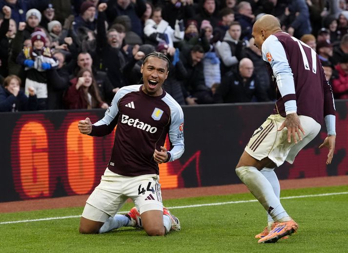Mark Boubacars Kamara kom Aston Villa upp í 3. sæti ensku úrvalsdeildarinnar.