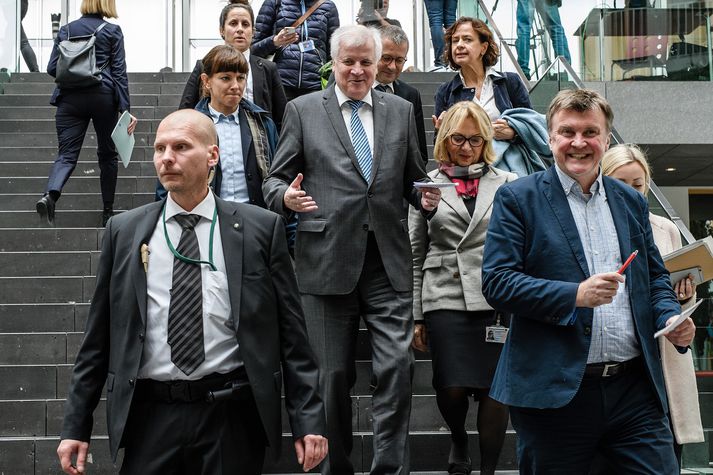 Ráðherrar ríkisstjórnar Þýskalands eftir blaðamannafund í dag.