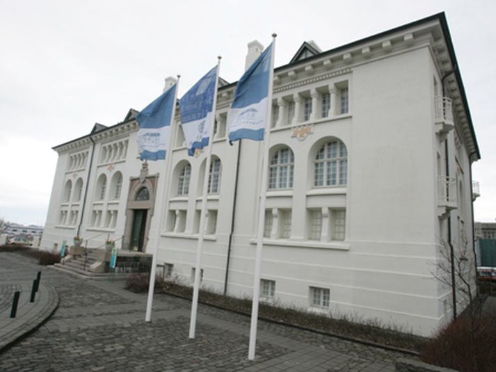 Verðlaunaafhendingin fer fram í Þjóðmenningarhúsinu við Hverfisgötu og hefst klukkan 15.