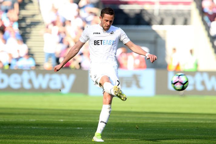 Gylfi kom með beinum hætti að meira en helmingi marka Swansea í ensku úrvalsdeildinni í vetur.