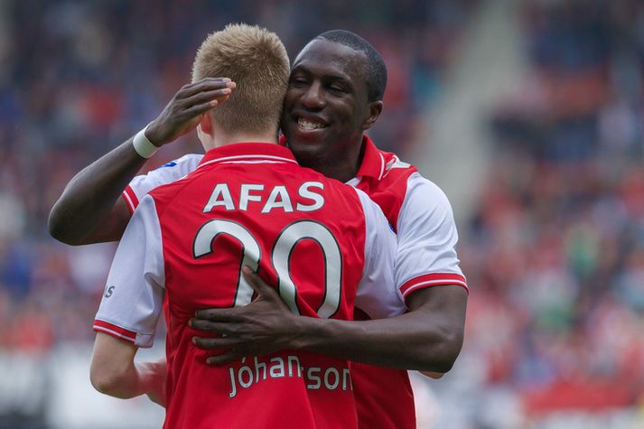 Altidore fagnar marki ásamt Aroni Jóhannssyni á síðustu leiktíð.
