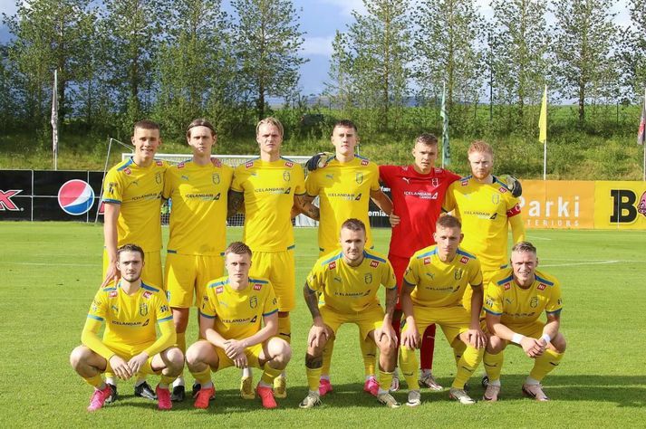 Leikmenn Fjölnis stilla sér upp fyrir leik gegn Grindavík fyrr í sumar