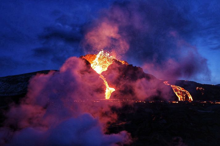 Gosið út í ljósaskiptunum.