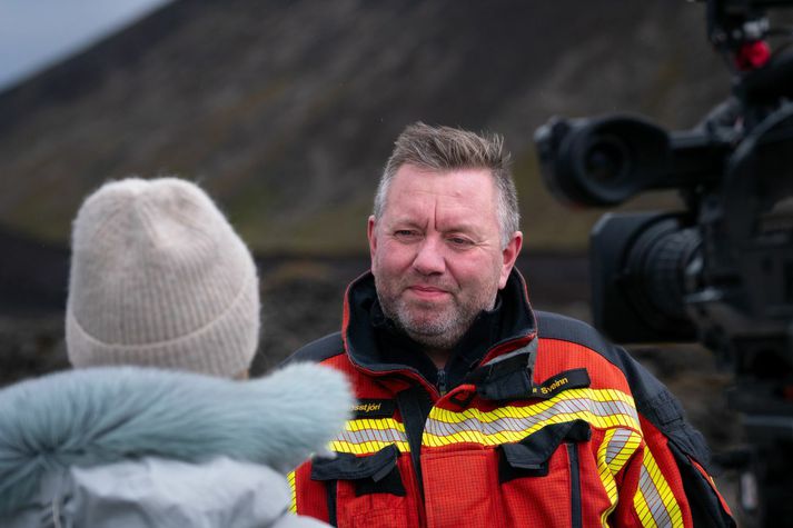 Einar Sveinn hefur ásamt fleiri slökkviliðsmönnum staðið í ströngu síðasta sólarhringinn. 