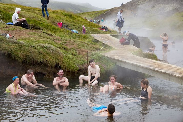 Ferðamenn í Reykjadal.