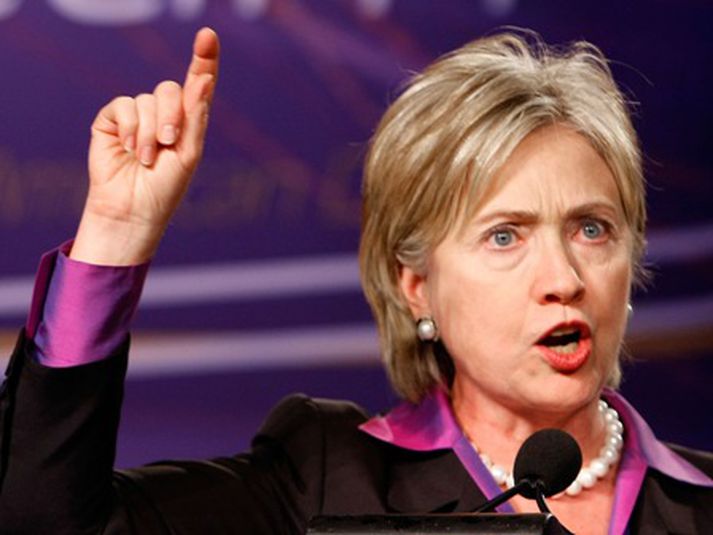 Hillary Clinton  hefur ítrekað þurft að neita því að hún sé lesbía.