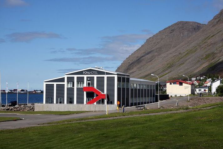 Nýja Fosshótelið á Patreksfirði hefur áður verið sláturhús og frystihús en varð svo í júní síðastliðnum Fosshótelið á Patreksfirði.