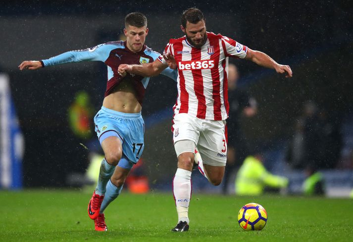 Jóhann Berg í leik með Burnley gegn Stoke á dögunum.