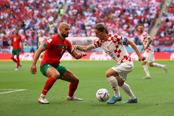 Luka Modric, besti leikmaður síðasta heimsmeistaramóts, á ferðinni í leik Króatíu og Marokkós í dag.