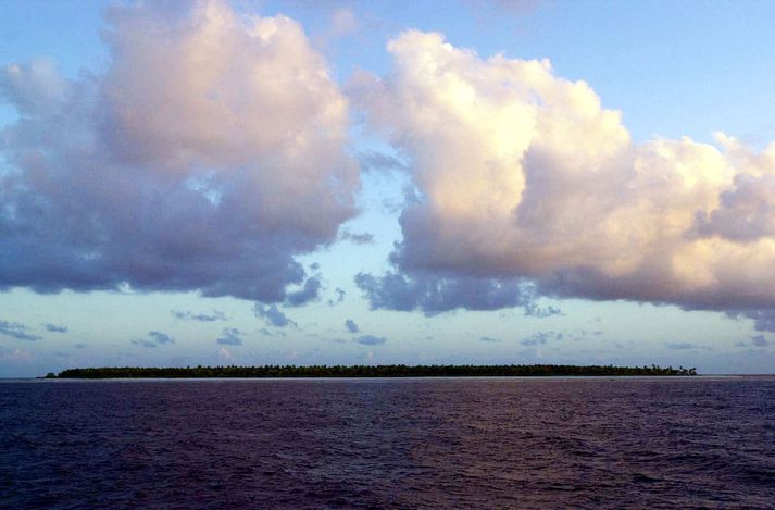 Marflöt eyja í Kiribati-klasanum.