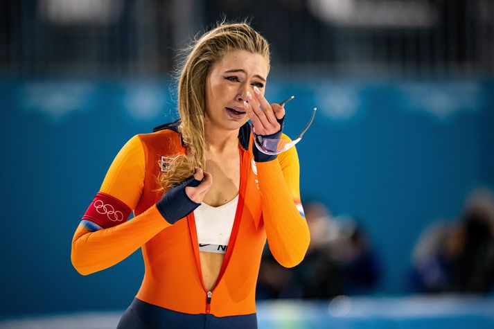 Jutta Leerdam trúir því varla að Ólympíugullið sé hennar eftir sigurinn í 1000 metra hlaupinu á Vetrarólympíuleikunum í Mílanó og Cortina.