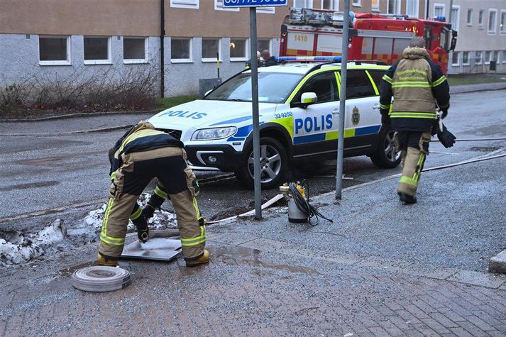 Mynd frá vettvangi sprengjuárásar í Bagarmossen-hverfi í Stokkhólmi í byrjun árs.