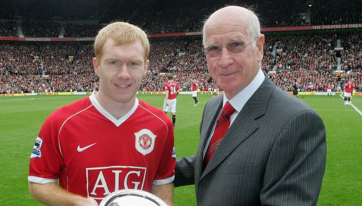 Sir Bobby Charlton og Paul Scholes.