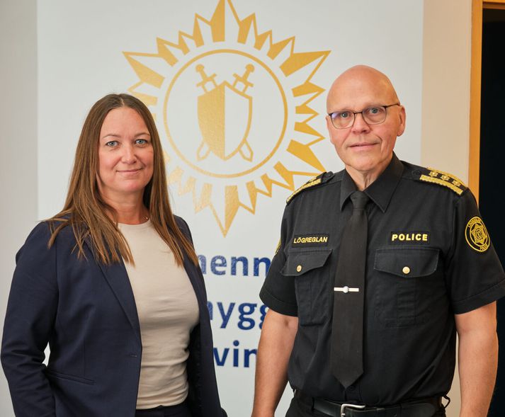 Úff, hugsaði Arndís Soffía Sigurðardóttir aðallögfræðingur Lögregluembættisins á Suðurlandi með sér þegar upp kom sú hugmynd að taka SVÓT viðtöl við rúmlega 100 starfsmenn embættisins áður en farið væri af stað í stefnumótun fljótlega eftir að Grímur Hergeirsson var skipaður lögreglustjóri. Vinnan margborgaði sig þó enda er embættið ákveðið í því að teljast til 30% sigurliða þeirra vinnustaða sem nær að innleiða stefnu í raun. 