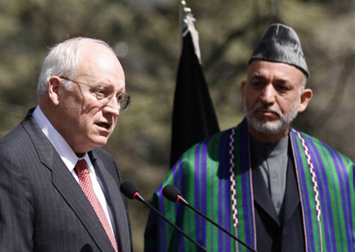 Dick Cheney og Hamid Karz á blaðamannafundi í Kabúl í morgun.