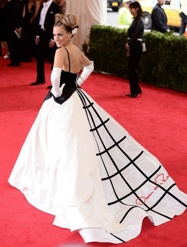 Sarah Jessica Parker í einum glæsilegasta kjól de la Renta á Met Gala 2014