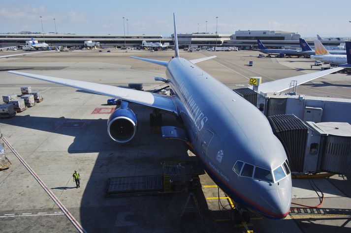 Flugmenn töldu sig tilneydda að lenda vélinni í Chicago.