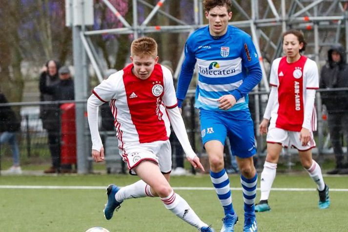 Kristian Nökkvi Hlynsson á ferðinni í leik með unglingaliði Ajax.