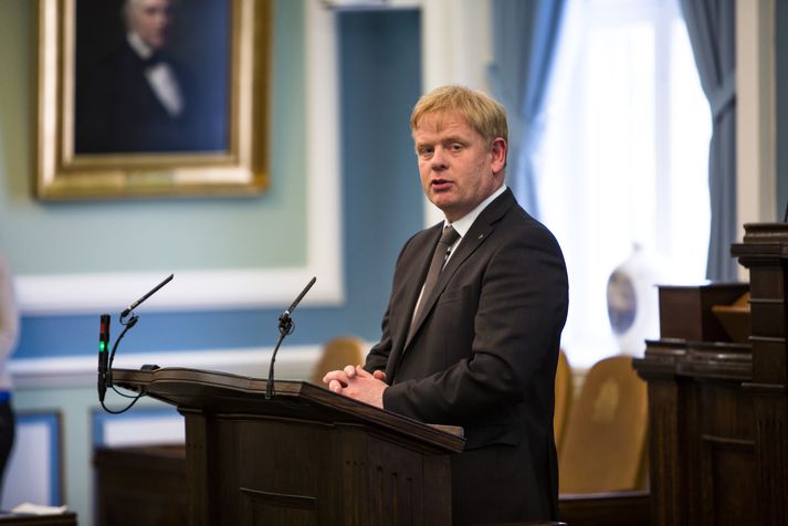 Haraldur Benediktsson í pontu Alþingis.