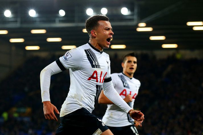 Dele Alli fagnar marki í leik með Tottenham.