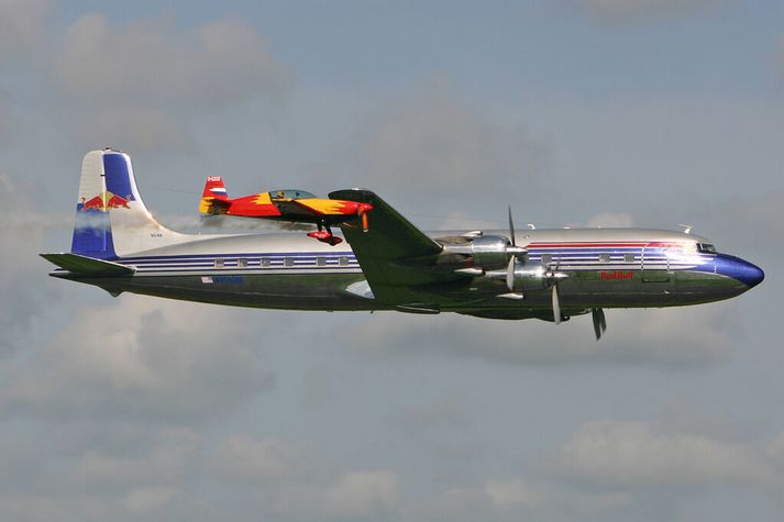 Douglas DC 6B-vélin er væntanleg til Reykjavíkur um klukkan 15. Hún er með skrásetningarstafina OE-LDM.