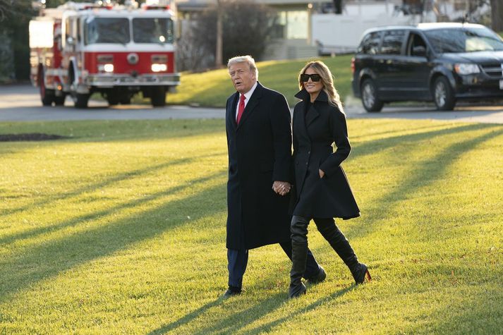 Donald og Melania Trump er þau yfirgáfu Hvíta húsið í síðasta sinn í desember 2020.