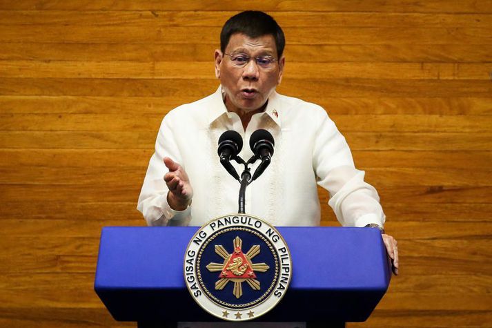 Rodrigo Duterte, forseti Filippseyja, hefur áður manað ICC til þess að rétta yfir sér. Hann sagði Filippseyjar frá stofnsáttmála dómstólsins fyrir þremur árum.