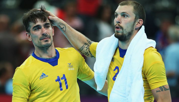 Fredrik Petersen hughreystir Dalibor Doder, til vinstri.