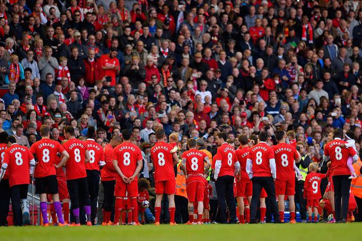 Leikmenn Liverpool kvöddu Gerrard í treyju merktri honum en hver tekur nú við keflinu af honum?