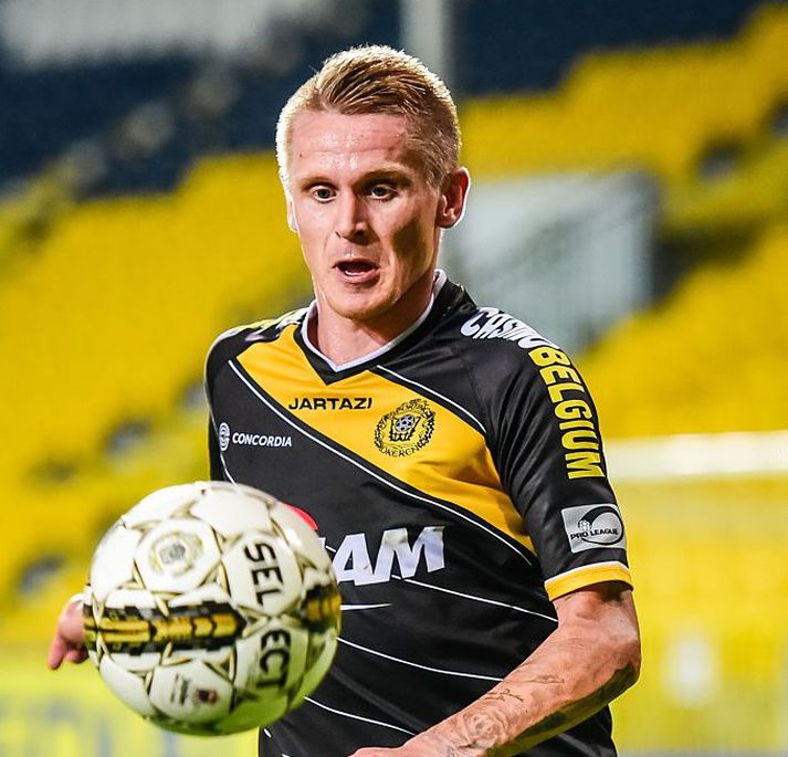 Ari Freyr Skúlason spilar fyrir belgíska liðið Lokeren.