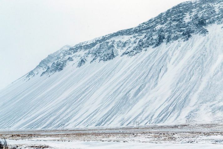 Vindhviður undir Hafnarfjalli eru allt að fjörutíu metrar á sekúndu.