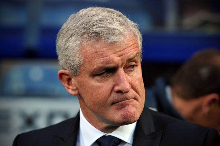 Mark Hughes á Loftus Road í gær.