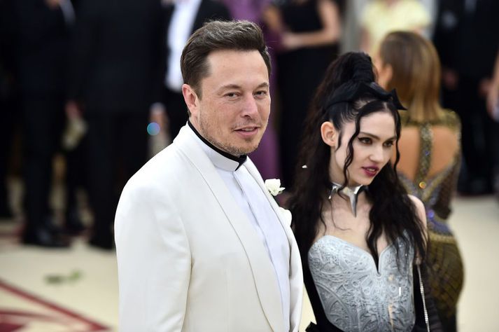 Elon Musk, einn ríkasti maður jarðar og unnusta hans Grimes.