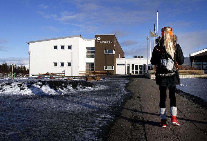 Engidalsskóli: Starfsfólki Víðistaðaskóla í Engidal finnst það litlu sambandi ná við vinnufélagana Víðistaðamegin.Fréttablaðið/GVA