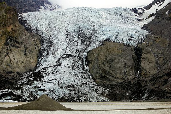 Frá 2007 Á þessari fjögurra ára gömlu mynd má sjá lónið neðan Gígjökuls, sem nú er nær alveg horfið vegna framburðar.