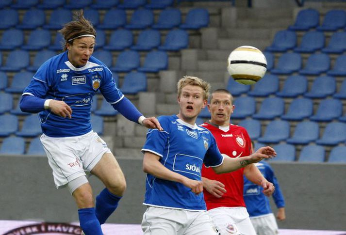 Steven Lennon skorar hér fyrsta markið sitt af þremur í kvöld. 