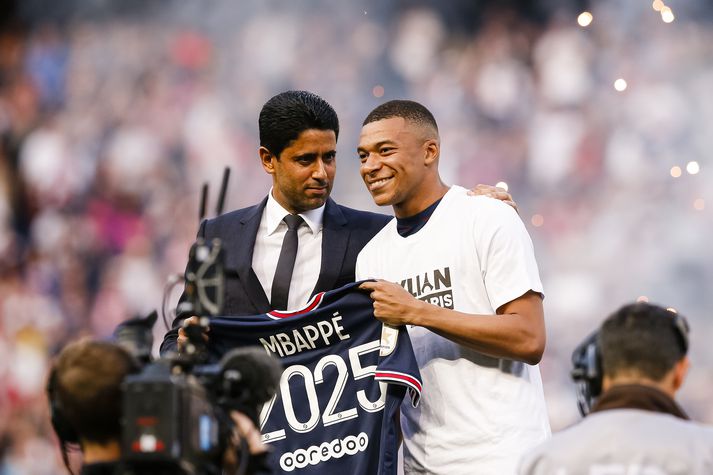 Nasser Al-Khelaifi hefur sagt Kylian Mbappé að skrifa undir nýjan samning eða finna sér nýtt félag.