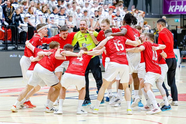 Valsmenn tryggðu sér enn einn titilinn í íslenskum handbolta í kvöld.