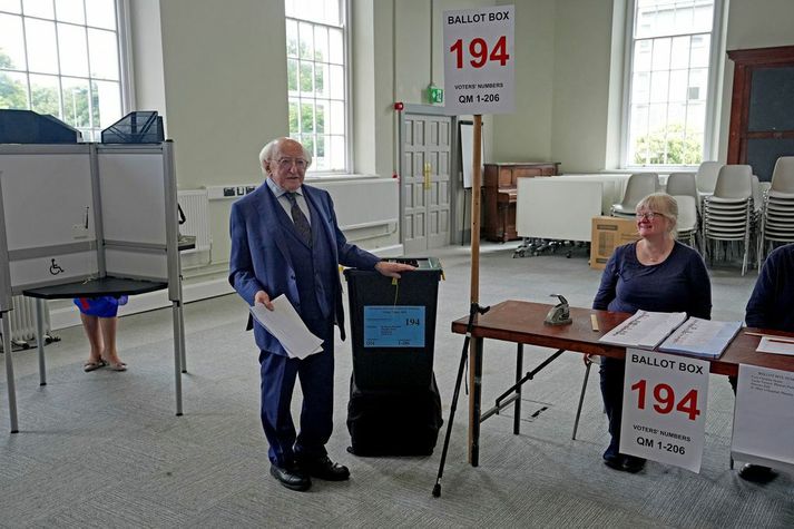 Michael D. Higgins, forseti Írlands, greiddi atkvæði í Dyflinni í dag.