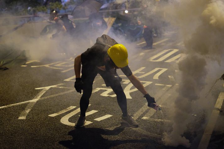 Táragasi var beitt á mótmælendur í Hong Kong.