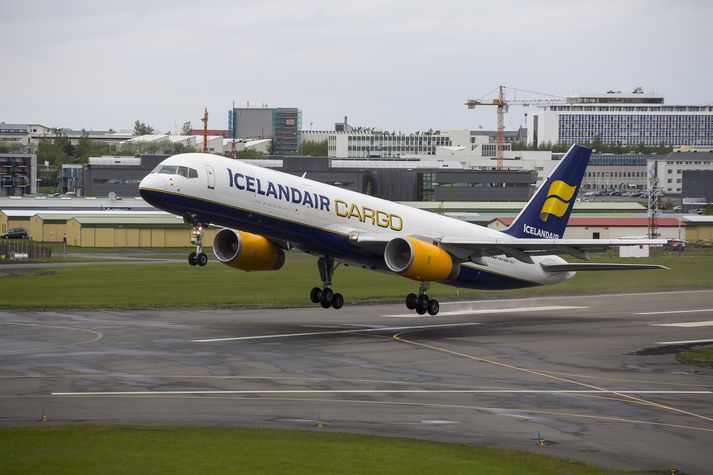 Gengi hlutabréfa í Icelandair hafa lækkað um 5,88 prósent í 456 milljóna króna viðskiptum það sem af er degi.